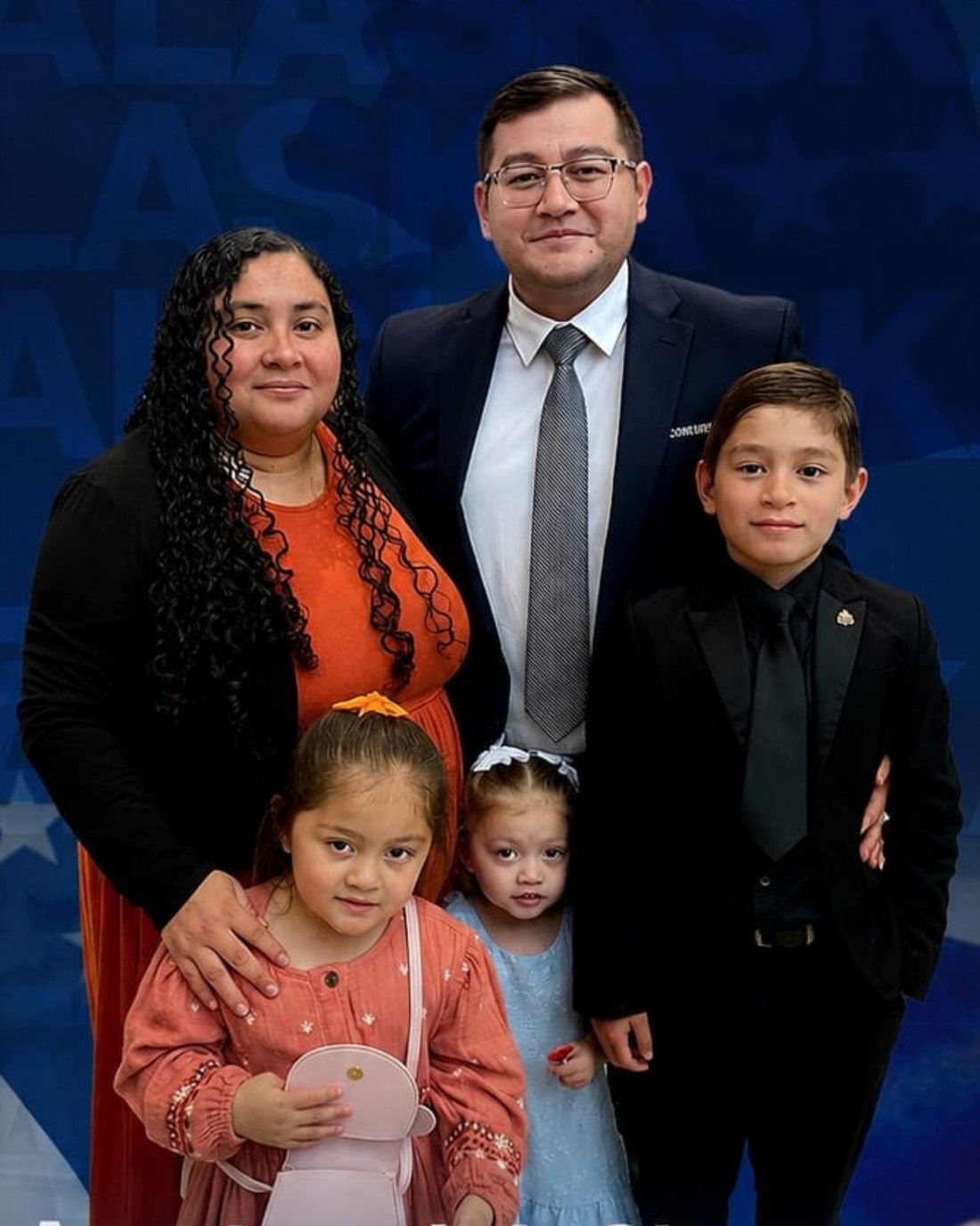 El pastor Jonathan Orrego con su familia